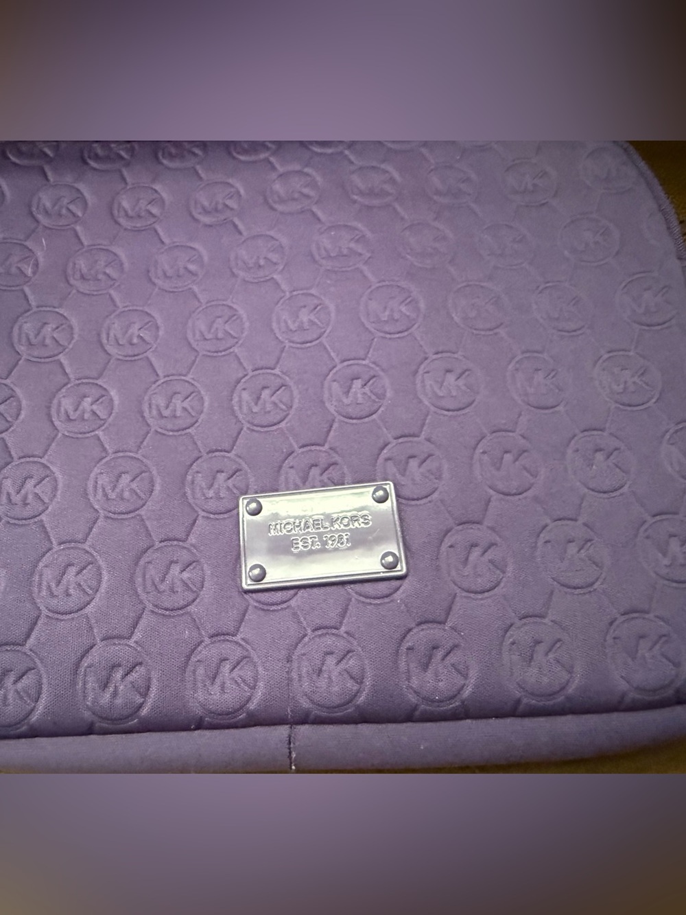 MICHAEL KORS TABLE SOFT CASE 8"x 10 1/2" PURPLE NEOPRENE